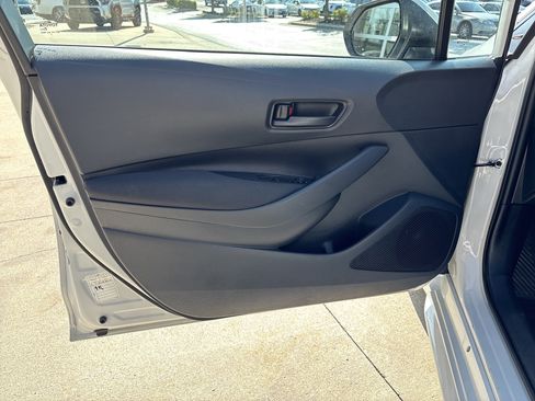 Used 2025 Toyota Corolla LE FWD image 13
