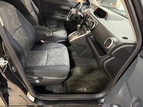 Used 2015 Scion xB FWD image 37