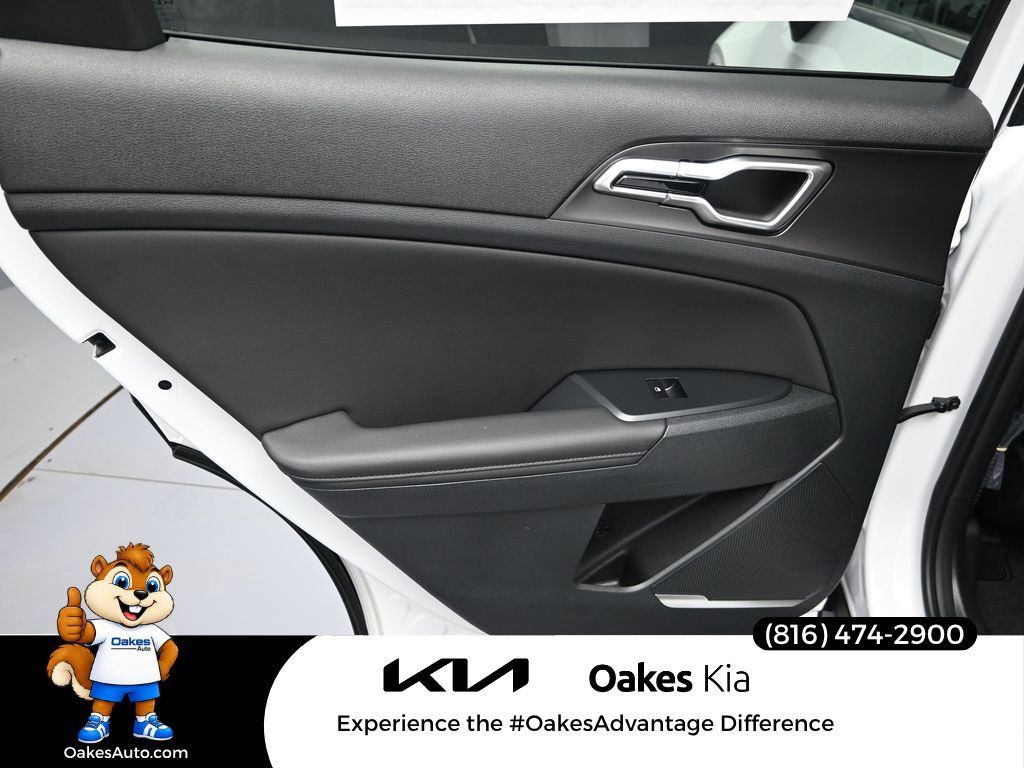 Certified 2026 Kia Sportage EX w/ EX Panorama Roof Package FWD image 27