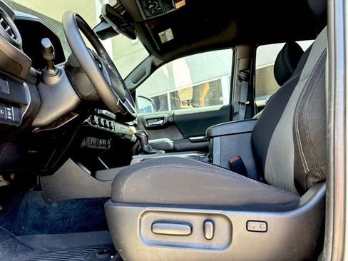 Used 2023 Toyota Tacoma TRD Off-Road image 14