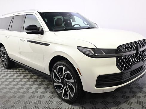 New 2026 Lincoln Navigator L Black Label AWD/4WD image 8