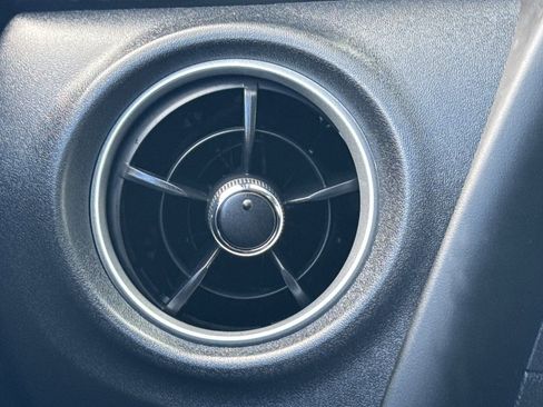 Used 2018 Toyota Corolla XLE image 28