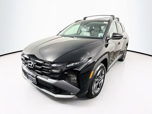 Certified 2025 Hyundai Tucson SEL AWD/4WD image 4
