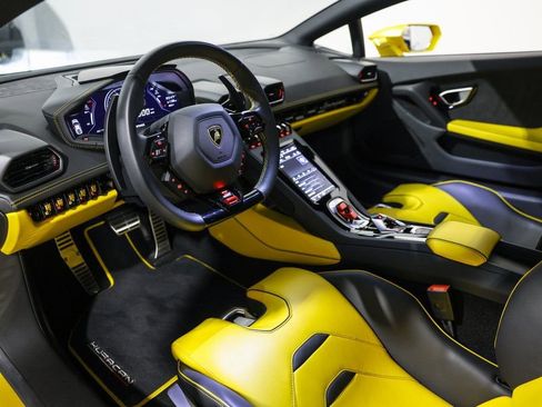 Used 2020 Lamborghini Huracan EVO image 27