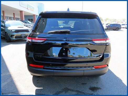 Certified 2023 Jeep Grand Cherokee Altitude AWD/4WD image 6