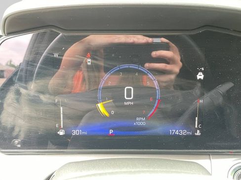 Used 2025 Chevrolet Trax LT w/ LT Convenience Package FWD image 30