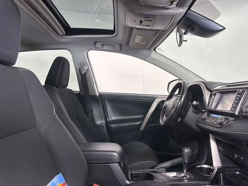 Used 2017 Toyota RAV4 XLE AWD/4WD image 17
