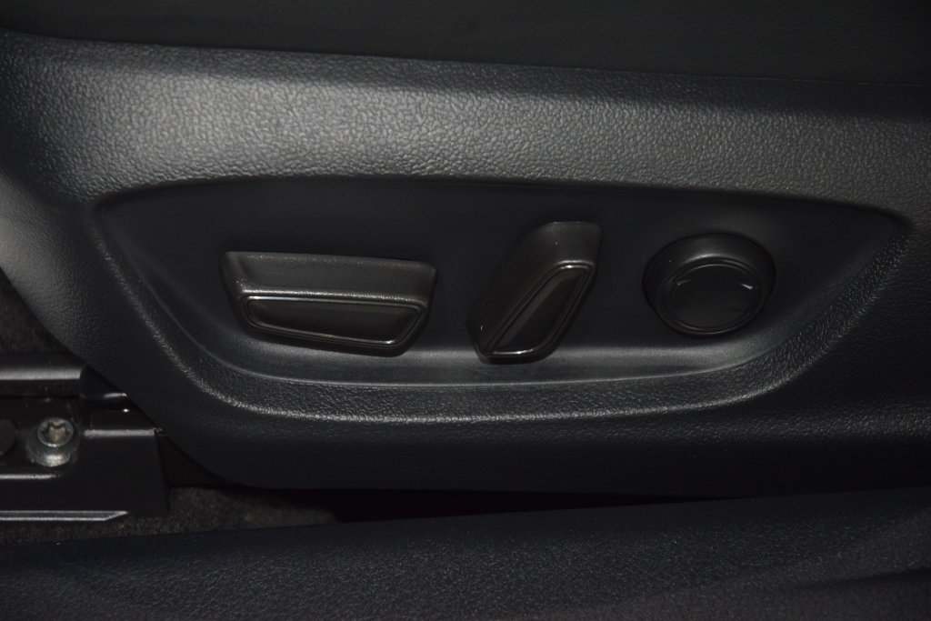 Used 2023 Toyota Camry SE w/ Cold Weather Package FWD image 39