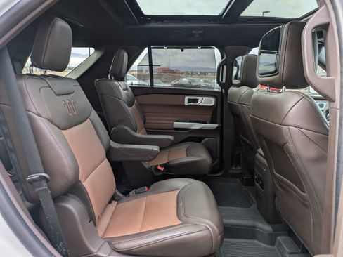 Used 2022 Ford Explorer King Ranch w/ Premium Technology Package image 28