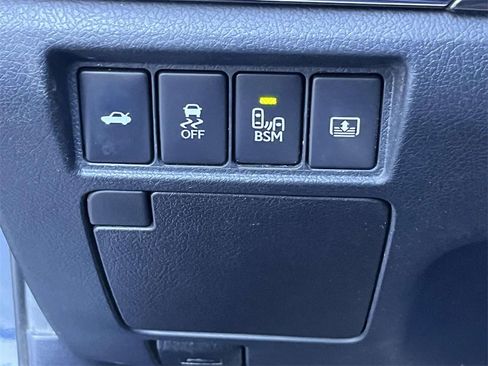 Used 2014 Toyota Avalon Limited image 32