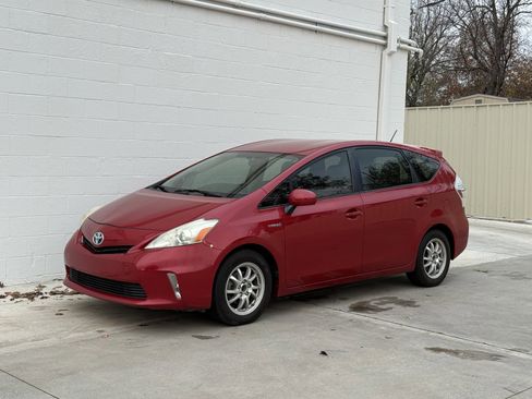 Used 2013 Toyota Prius V Three image 3
