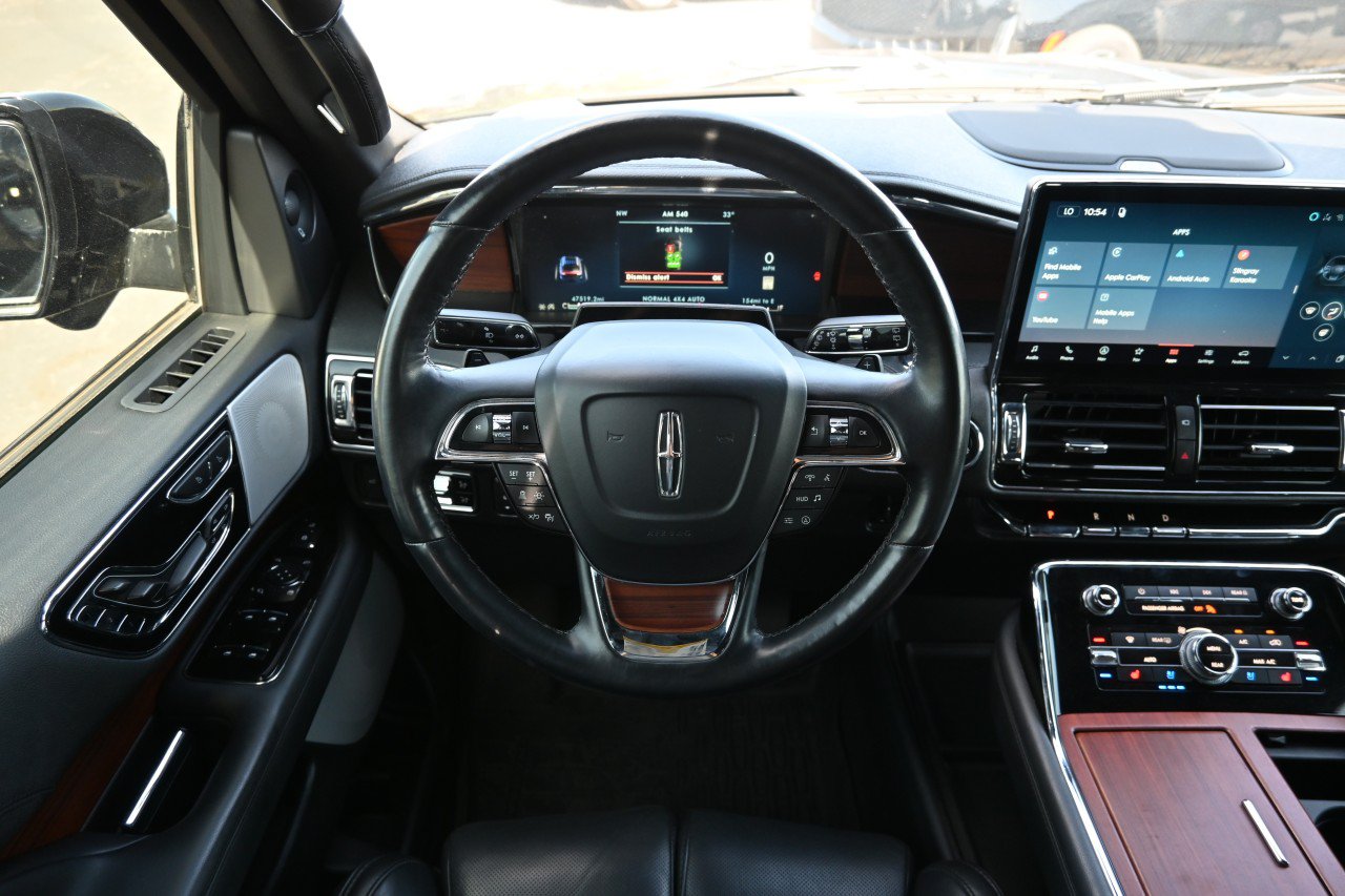 Used 2023 Lincoln Navigator Reserve AWD/4WD image 9