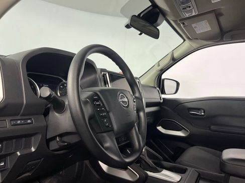 Used 2025 Nissan Frontier SV image 23