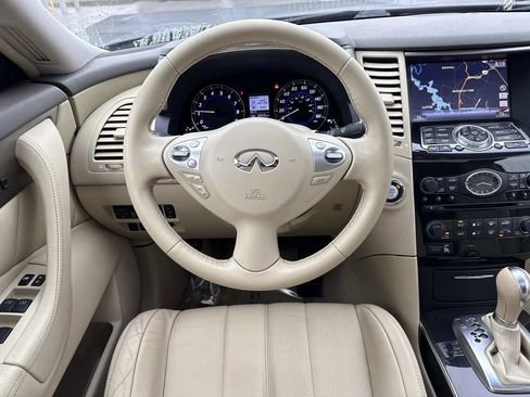 Used 2017 INFINITI QX70 AWD w/ Premium Package image 13