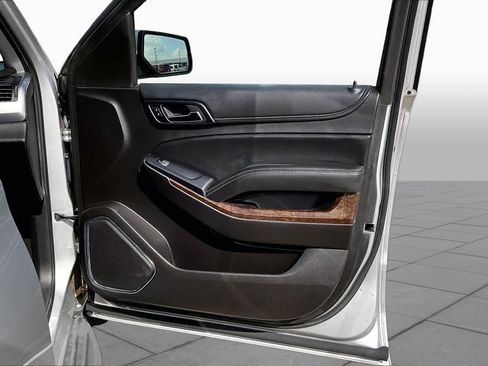 Used 2016 Chevrolet Suburban LS RWD image 22