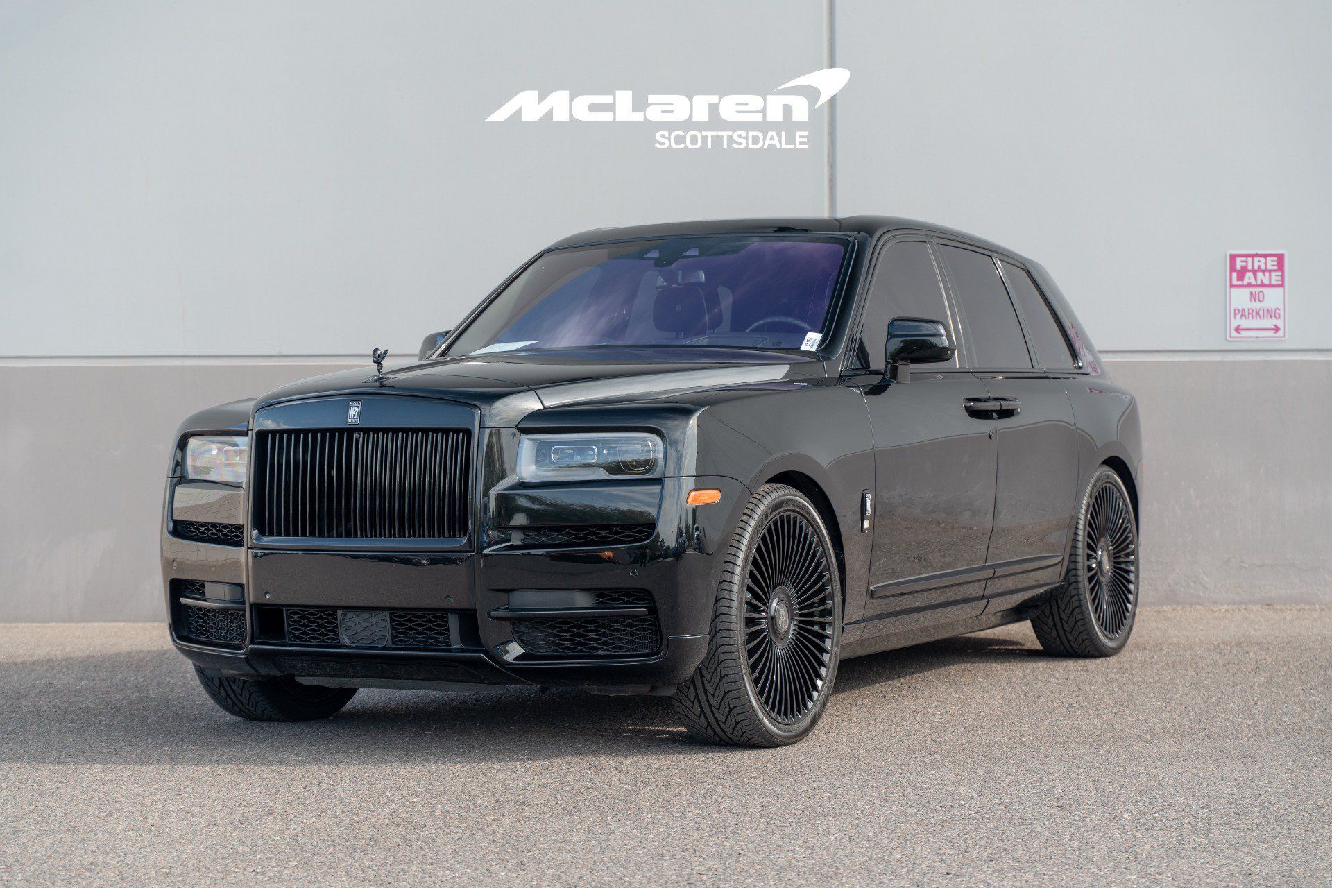 Used 2022 Rolls-Royce Cullinan AWD/4WD image 3