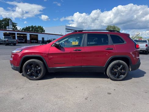 Used 2016 Jeep Cherokee Sport w/ Cold Weather Group AWD/4WD image 2