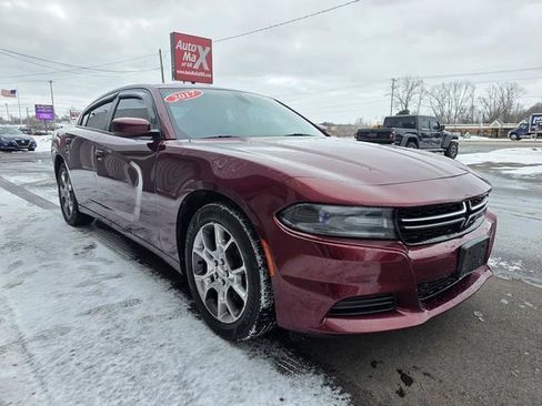Used 2017 Dodge Charger SE w/ Popular Equipment Group image 2