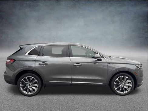 Used 2023 Lincoln Nautilus Reserve image 6