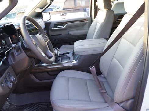 Certified 2024 Chevrolet Silverado 1500 LT Trail Boss w/ Convenience Package II image 4