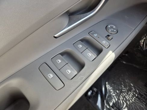 Used 2025 Hyundai Elantra SEL FWD image 21
