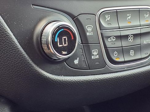 Used 2020 Chevrolet Equinox LT w/ Driver Convenience Package FWD image 5
