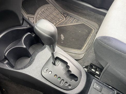 Used 2013 Toyota Yaris LE image 5