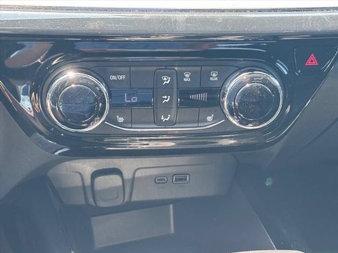 Used 2024 Chevrolet Trax RS w/ Driver Confidence Package FWD image 19
