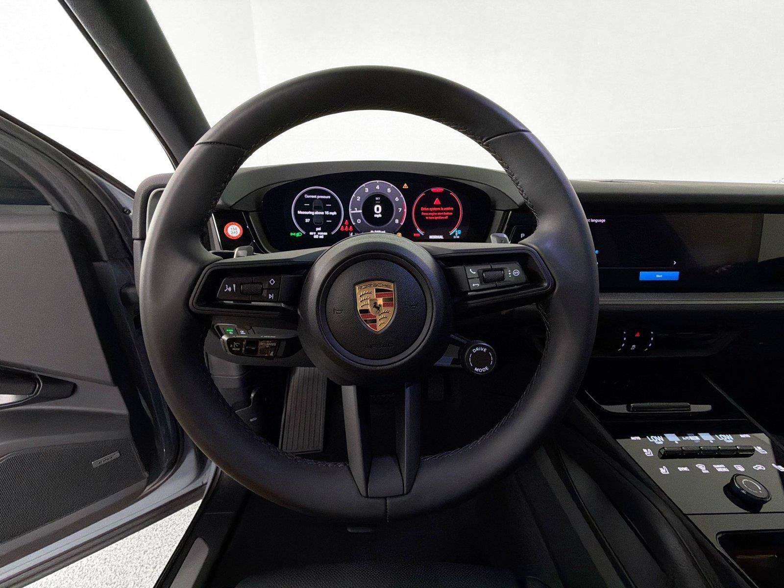 Certified 2025 Porsche Cayenne AWD/4WD image 20