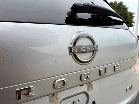 Used 2022 Nissan Rogue SV FWD image 7