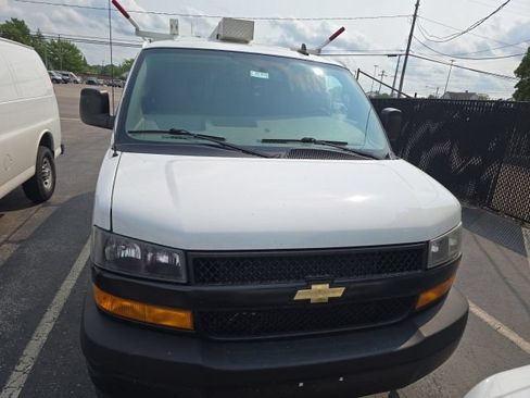 Used 2021 Chevrolet Express 2500 w/ Driver Convenience Package RWD image 2