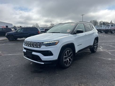 Used 2025 Jeep Compass Limited w/ Elite Group image 4