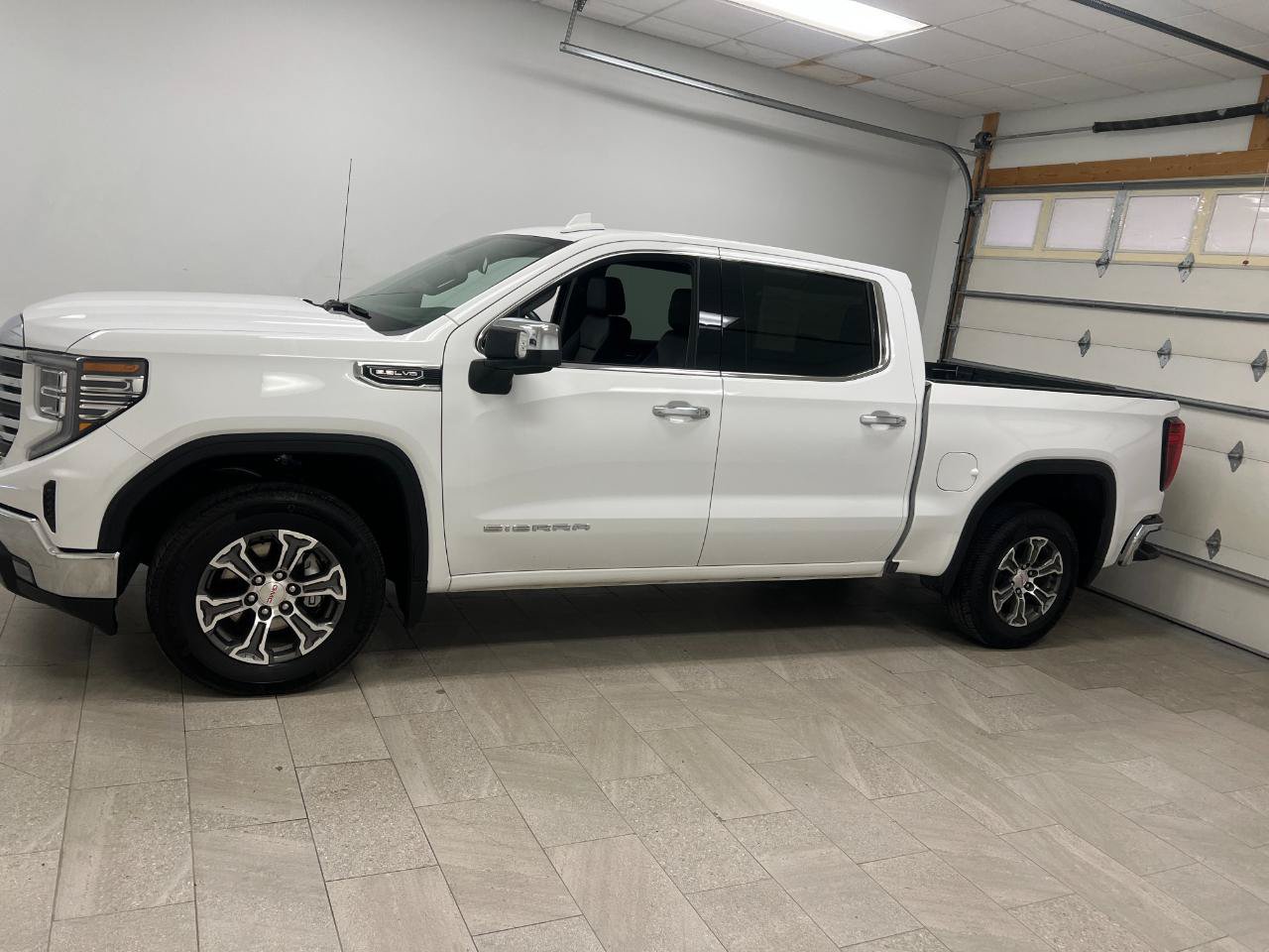 Used 2026 GMC Sierra 1500 SLT RWD image 5