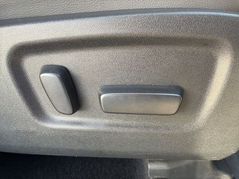 Used 2016 Toyota Highlander Limited image 36