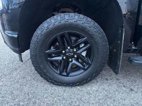 Used 2022 Chevrolet Silverado 1500 Custom Trail Boss w/ Midnight Edition image 26