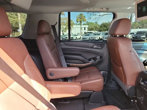 Used 2020 Chevrolet Suburban Premier w/ Premier Plus Edition image 31