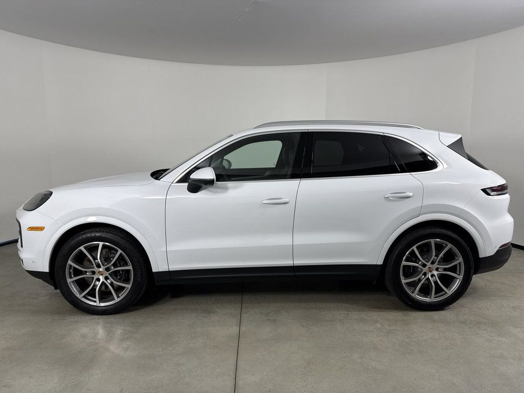 Certified 2026 Porsche Cayenne AWD/4WD image 2