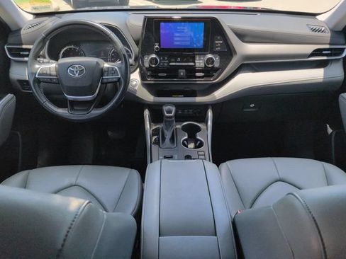 Certified 2023 Toyota Highlander XLE FWD image 15