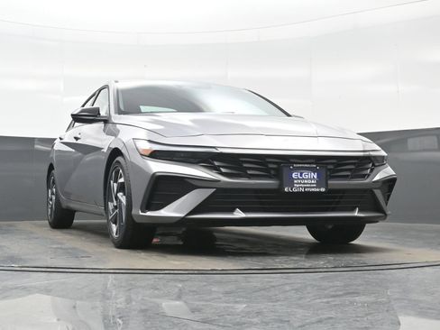 Certified 2025 Hyundai Elantra Sport image 31