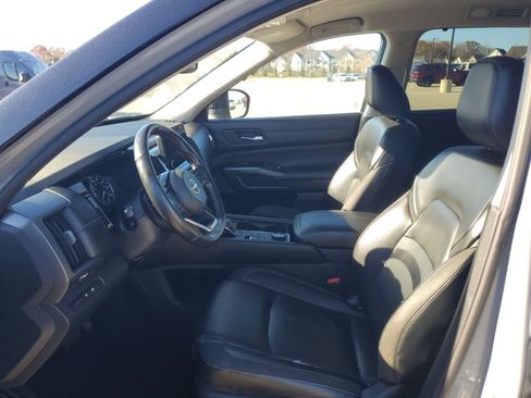 Used 2022 Nissan Pathfinder SL image 5