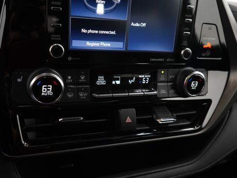 Used 2022 Toyota Highlander XLE image 24