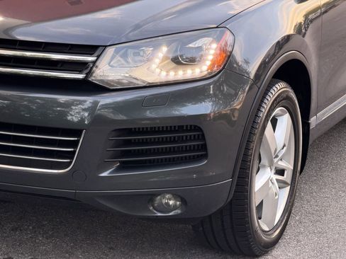 Used 2012 Volkswagen Touareg Sport AWD/4WD image 32
