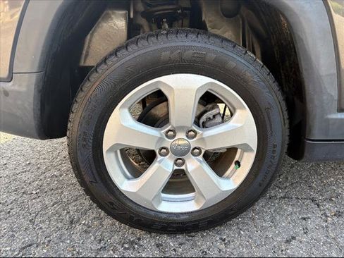 Used 2019 Jeep Compass Latitude image 46