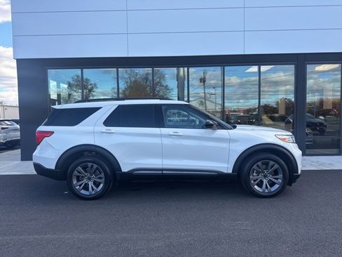 Used 2023 Ford Explorer XLT w/ Equipment Group 202A image 2