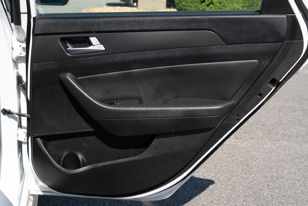 Used 2015 Hyundai Sonata Sport w/ Option Group 03 FWD image 13