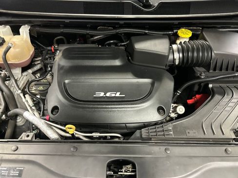 Used 2018 Chrysler Pacifica Limited w/ Tire & Wheel Group image 29