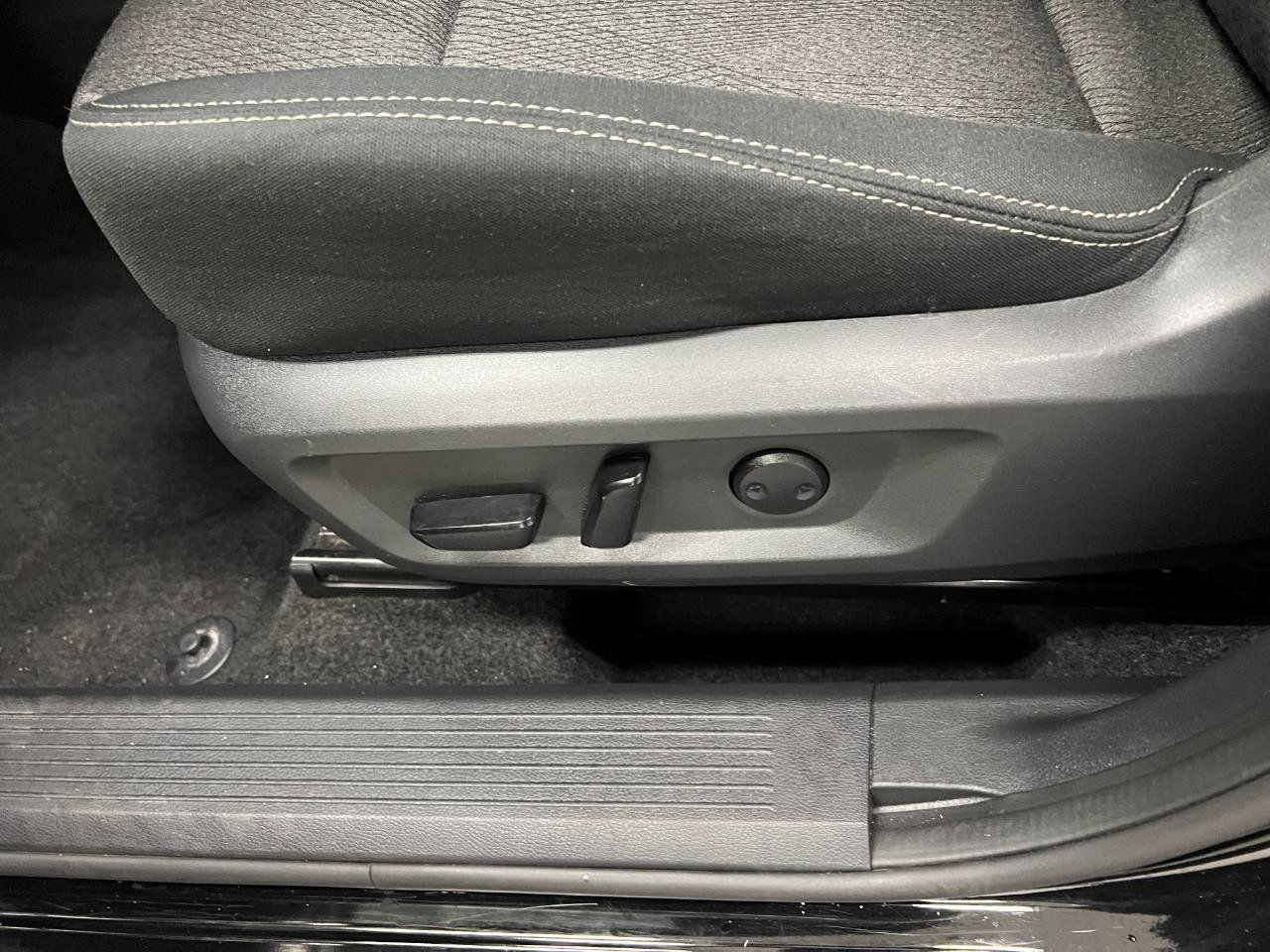Used 2024 Nissan Rogue SV FWD image 19