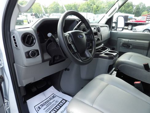 Used 2024 Ford E-350 and Econoline 350 Super Duty w/ Driver's Safety Package RWD image 15