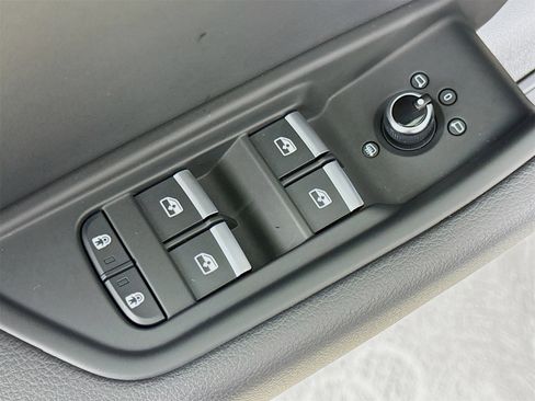 Used 2024 Audi A4 2.0T Premium w/ Convenience Package image 17