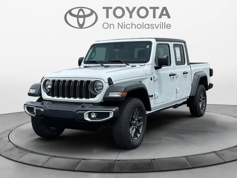Used 2025 Jeep Gladiator Sport AWD/4WD image 1